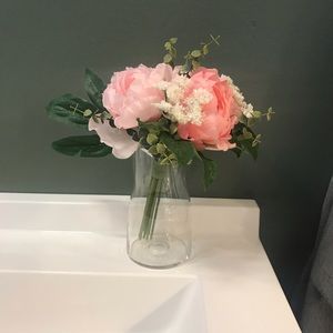 Meet your Posher, Emi